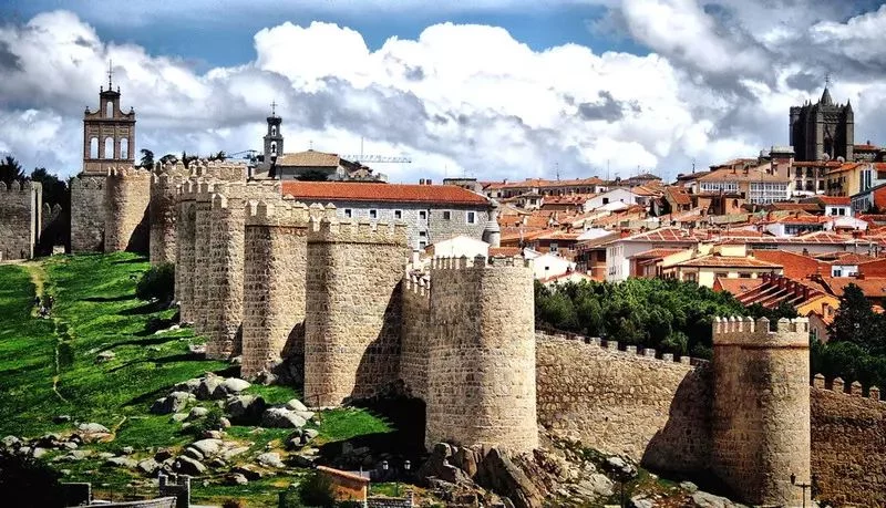 Triángulo castellano: Salamanca, Ávila y Segovia, historia y tradición