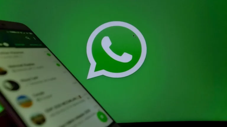 Una chica destroza a un estafador de WhatsApp a base de ingenio
