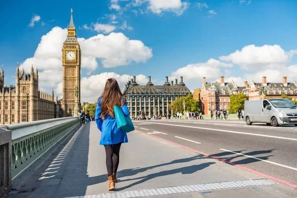 Una mujer viaja a Londres para una entrevista y la rechazan por una cosa que ya sabían