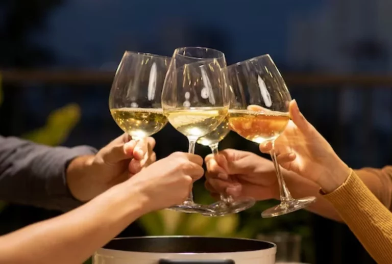 5 vinos blancos para el verano: clásicos y actuales que te harán olvidar el calor