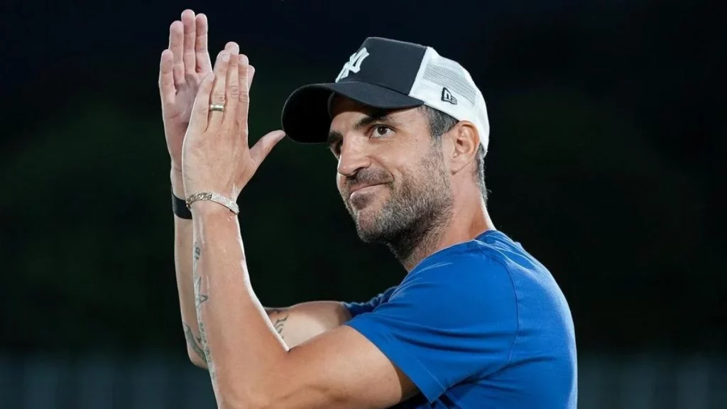 Cesc Fábregas se mete de lleno en la operación salida del Betis 93 cesc fabregas entrenador