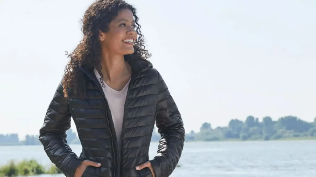 Esta chaqueta acolchada de Lidl es como la Quechua de Decathlon, pero solo cuesta 13 euros 110 Protección frente al agua y el viento: una aliada en días difíciles