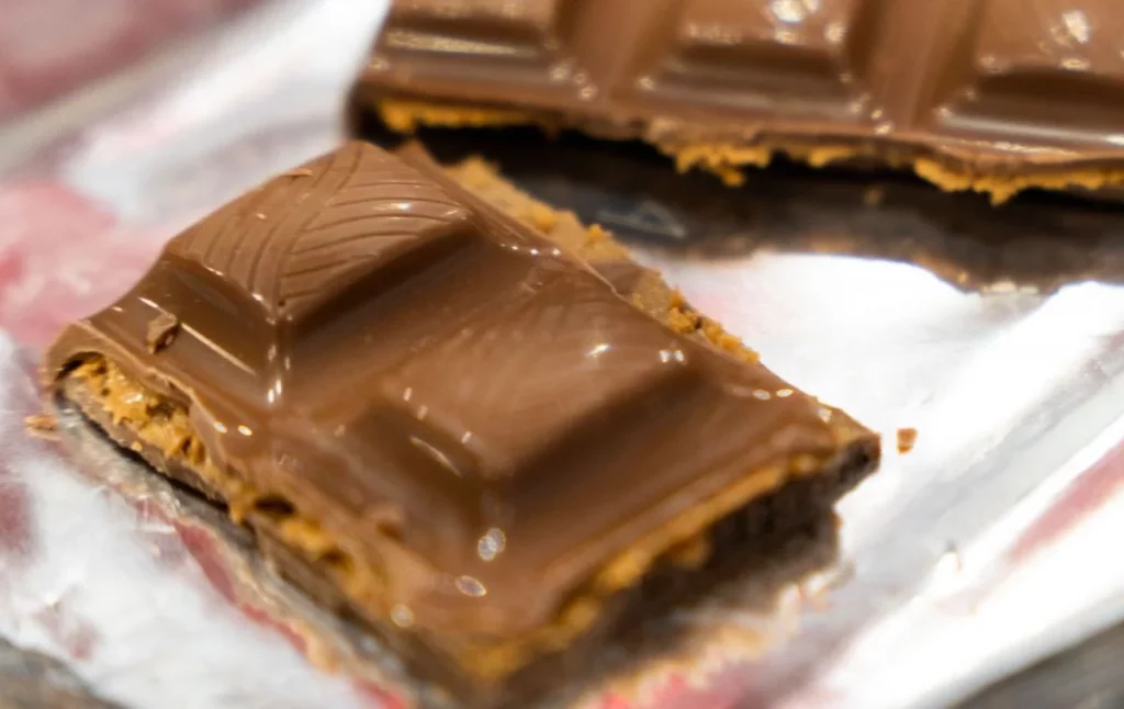 ¿Cómo se detectó la presencia de fragmentos metálicos?