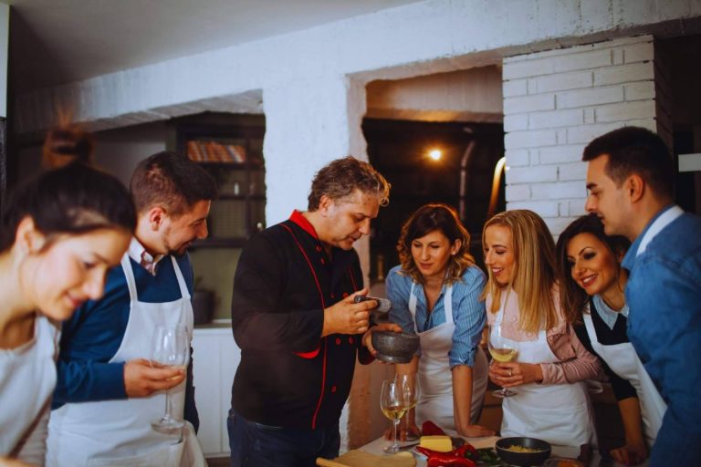 Formas de implementar el team building para mejorar el ambiente laboral