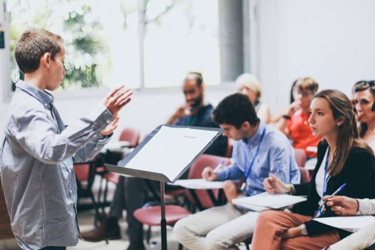 Trivium organiza competiciones de debate escolar para impulsar habilidades comunicativas