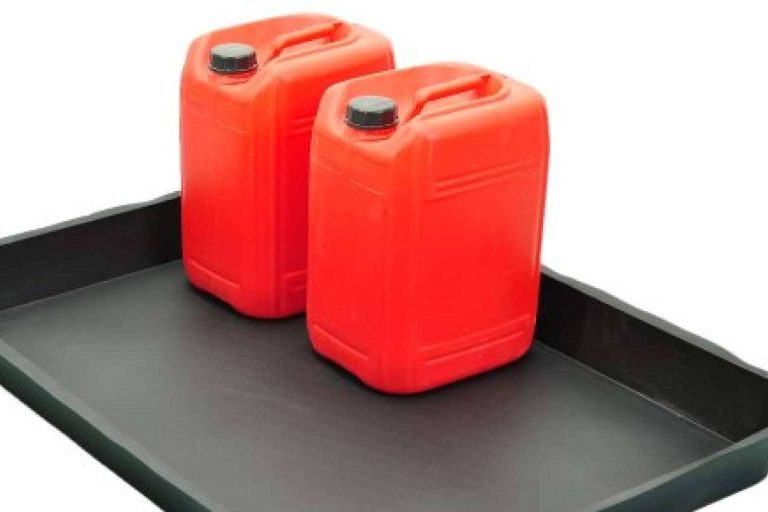 Soluciones eficaces para evitar derrames en la industria; las cubetas anti derrame como herramienta clave