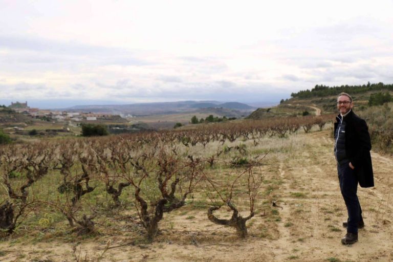 El reconocido sumiller Agustín Trapero recorrió Rioja Alta con Cornelio Dinastía