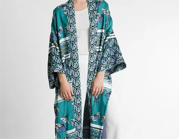Descubre estos 8 chollazos de la sección de moda de El Corte Inglés para regalar estas Navidades 7 kimono