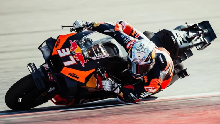 ktm motpgp 2025 lewis hamilton