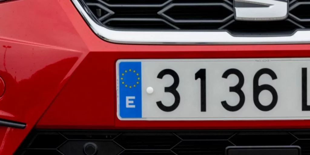 Se le ocurre tapar la E de la matrícula por CAT de Cataluña y se lleva una multa histórica de la DGT 97 ¿Qué sucede si la manipulación de la matrícula es más grave?