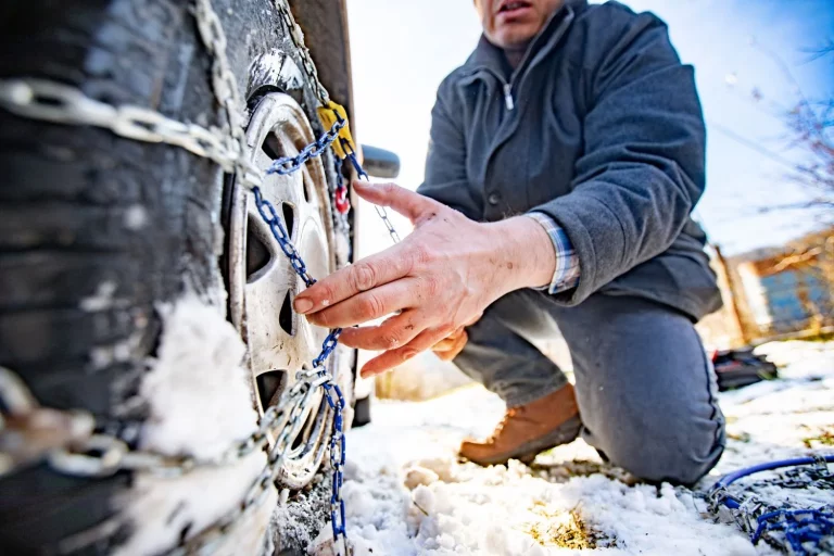 La DGT prohíbe circular con cadenas aunque nieve en este caso concreto
