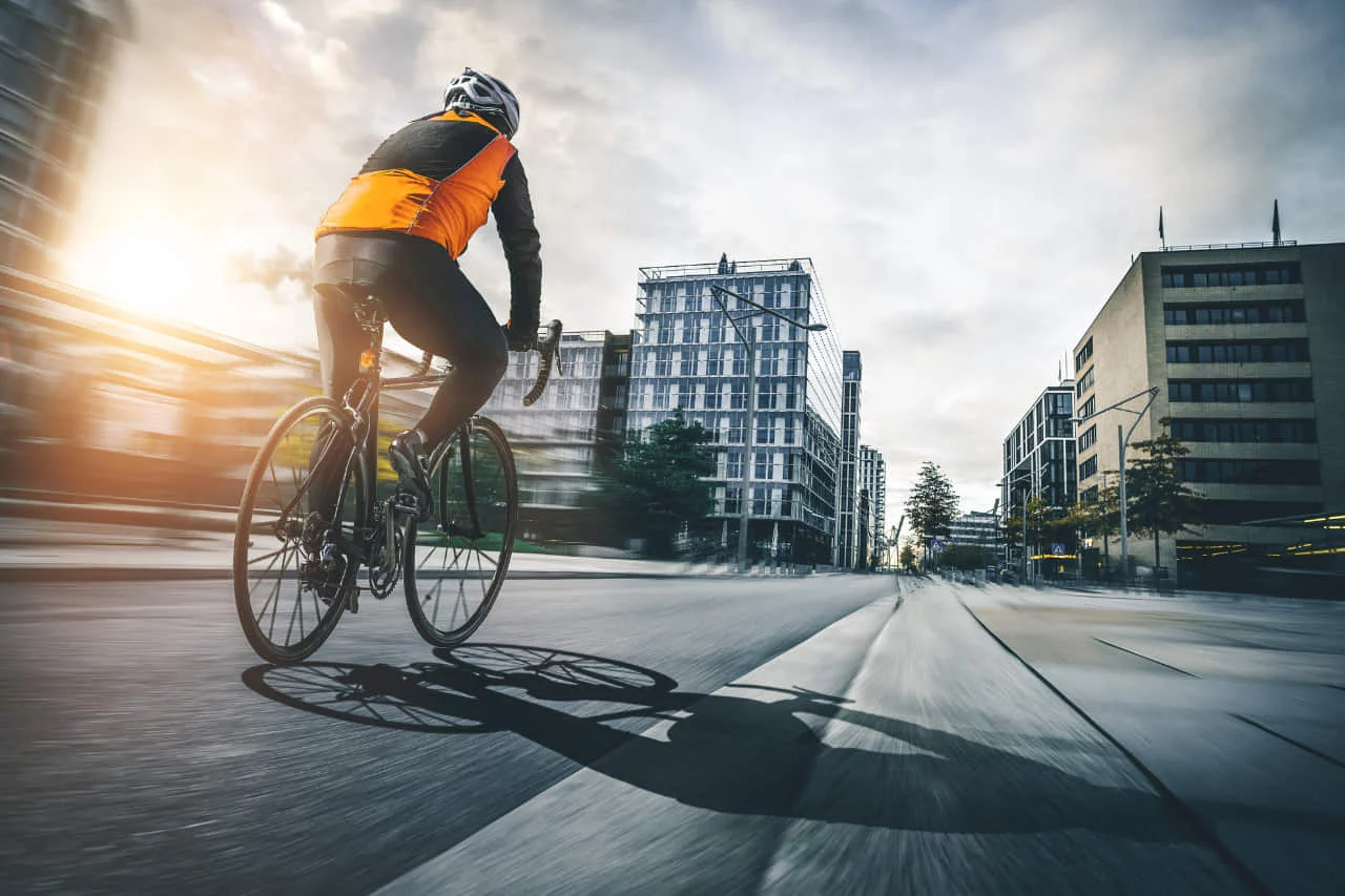 La DGT permitirá a motoristas circular por el arcén a 30 km/h desde el 1 de octubre 1 normativa DGT 2026