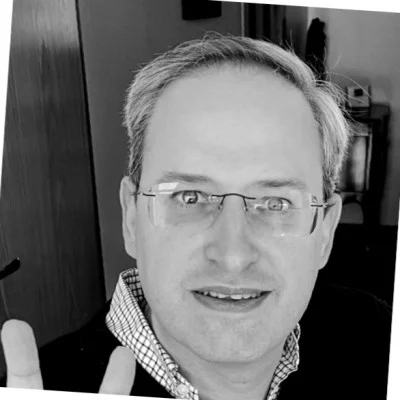 Las 25 personas más influyentes en España en el área de la Educación 10 rafaEL HERNANDEZ BANCO SANTANDER 1