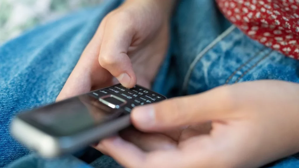 El reto de la desconexión digital despierta la moda de los 'dumbphones' 1 revolucio dels dumphones telefons sense connexio