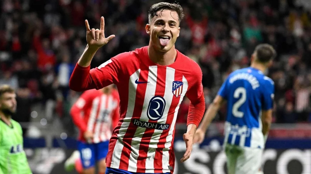 El Atlético encuentra fórmula para abaratar el fichaje de Baena 1 Rodrigo Riquelme podría abaratar el fichaje de Álex Baena por el Atlético. Fuente: Agencias