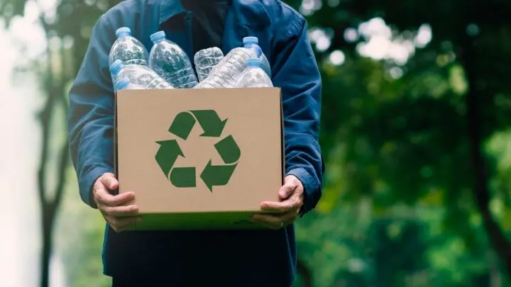 ¿Cobrar dinero por reciclar botellas? Así funciona y puede hacerse en España