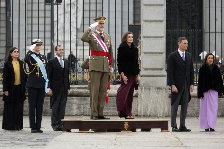 Sánchez felicita la Pascua Militar y reconoce el 