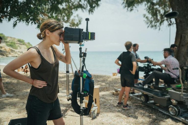 Los estrenos de cine de la semana: De la nueva versión de Bambi a 'Desmontando el elefante'