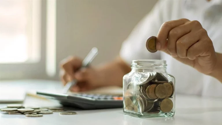 5 consejos para ahorrar dinero en los primeros meses del año y mejorar tu estabilidad financiera