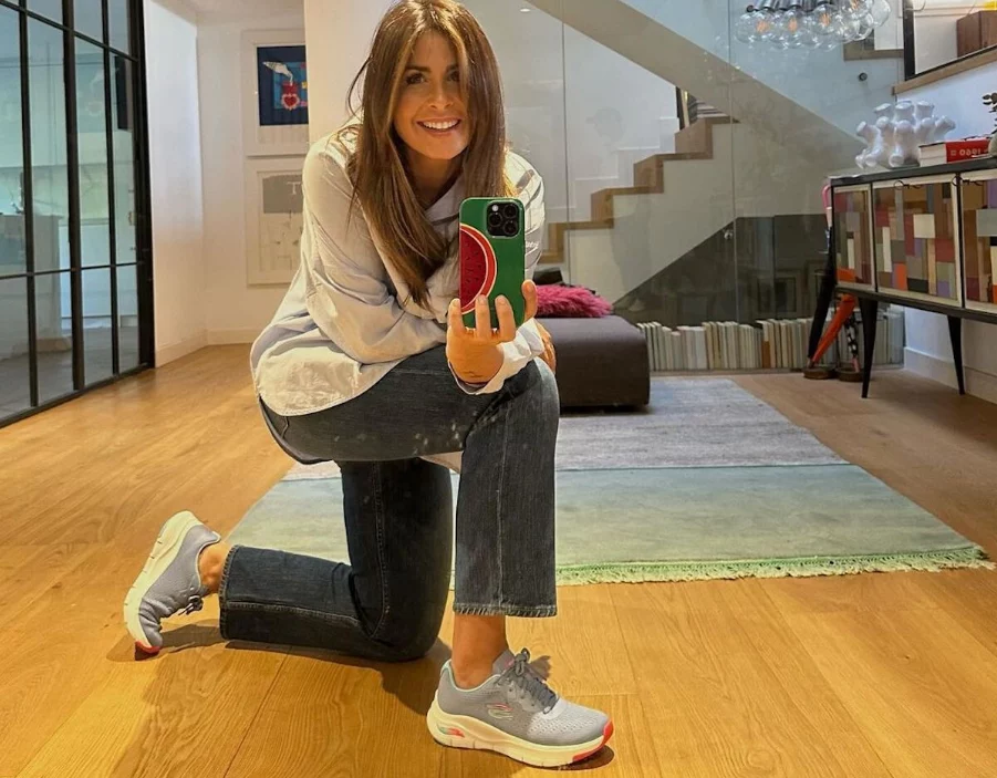 6 zapatillas de Skechers en rebajas tan cómodas como flotar sobre las nubes: las lleva Nuria Roca