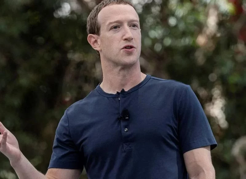 MARK ZUCKERBERG Y SU RIVALIDAD CON APPLE