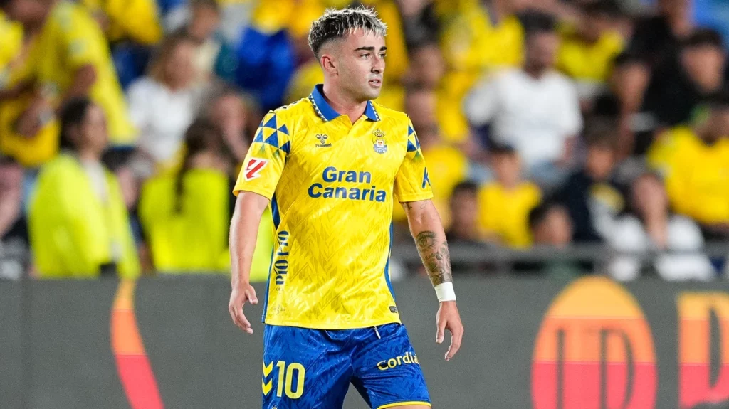 Alberto Moleiro fichaje e1737590851878