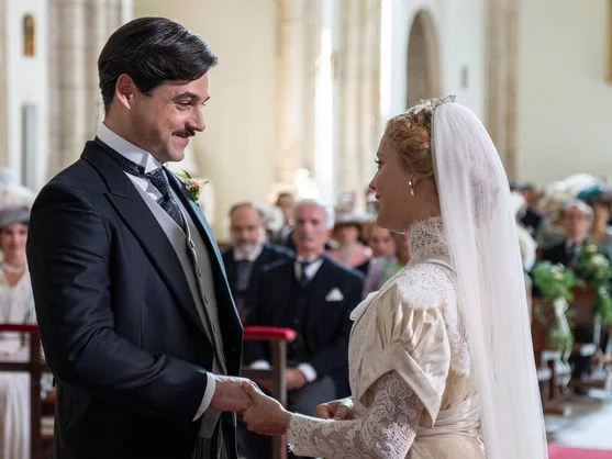 Boda, secretos y un descubrimiento tremendo en la triple entrega de 'La Promesa'