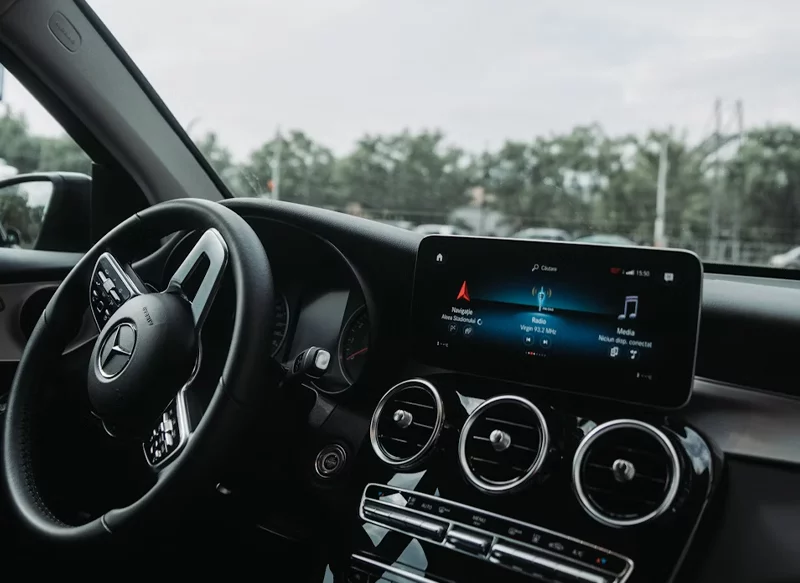 CÓMO CONVERTIR TU COCHE EN UN AUTOCINE CON ANDROID AUTO