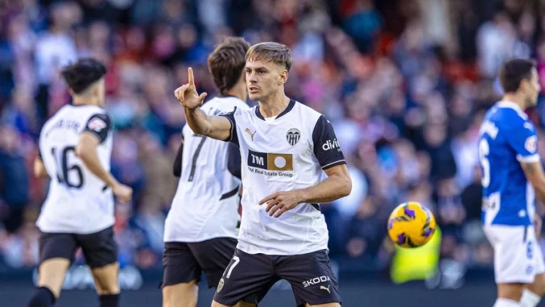 Dani Gómez ya negocia con el Zaragoza a espaldas del Valencia CF