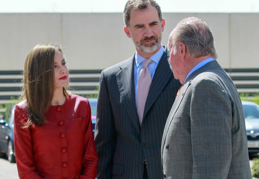 Rey emérito, Felipe VI y su esposa