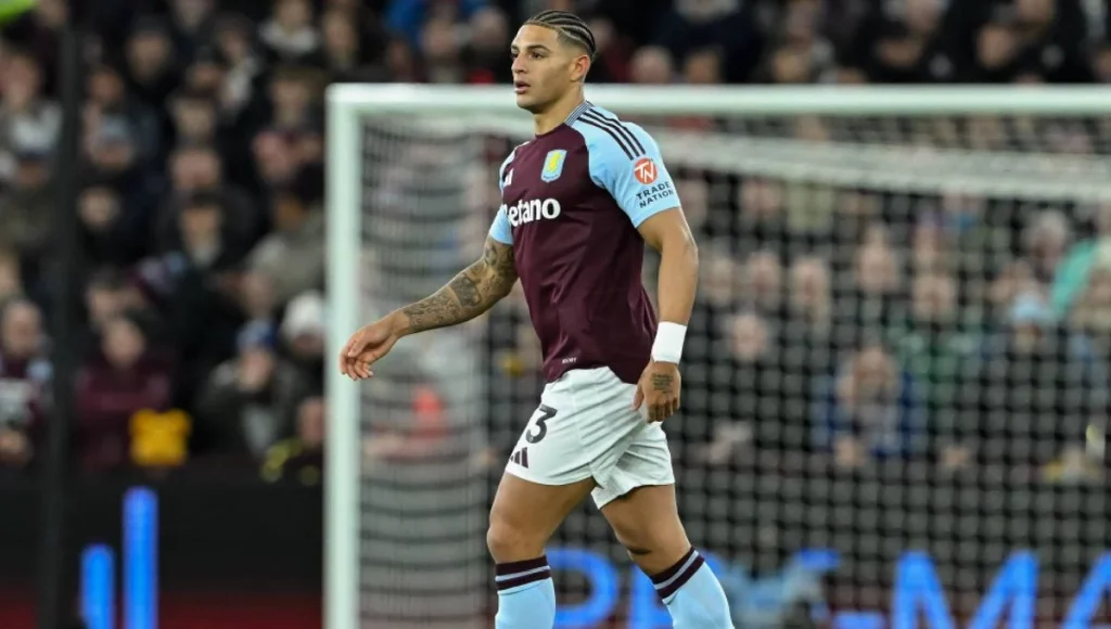 García Pimienta exige al Sevilla FC un negocio con el Aston Villa 39 Diego Carlos