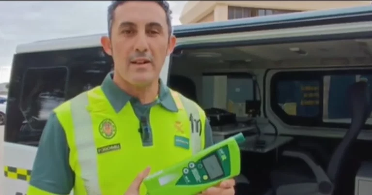 La DGT ya exige alcoholímetro en coches nuevos: ¿te harán soplar al arrancar?