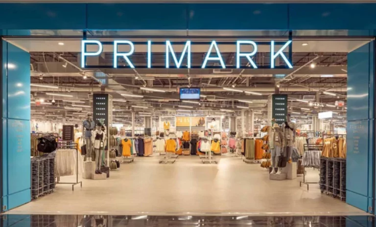 Acaban de llegar a Primark desde 12 euros estos vestidos, chaquetas y bolsos para darle colorido a tu look