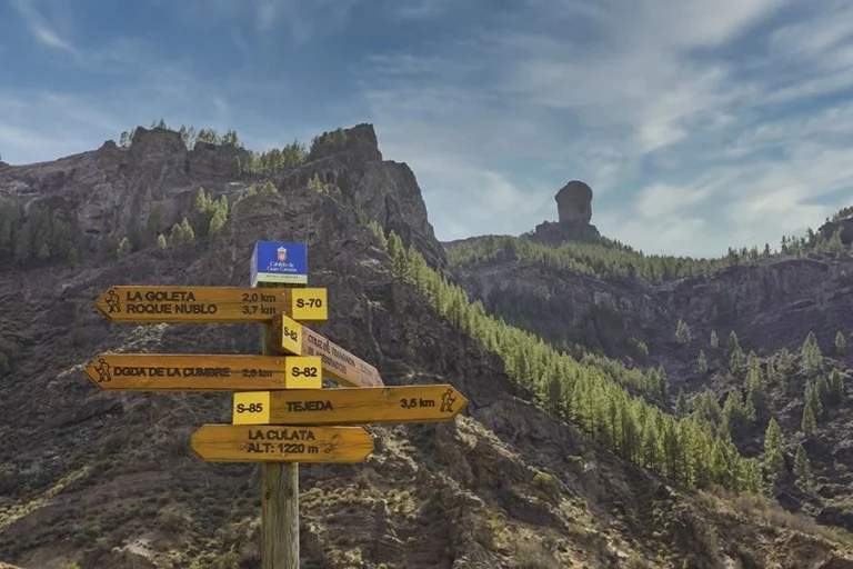 El pueblo español escondido entre montañas que te hará sentir en otra época