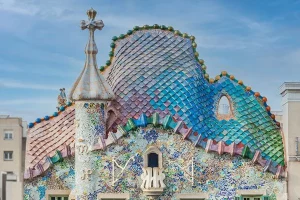 El avatar 3D de Gaudí que 'revive' en Barcelona gratis frente a Casa Batlló este jueves 25 de junio