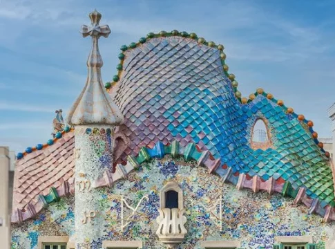 El rincón más infravalorado de Barcelona donde la magia de Gaudí cobra vida
