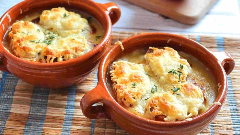El secreto de una buena sopa de cebolla: ingredientes y preparación inicial