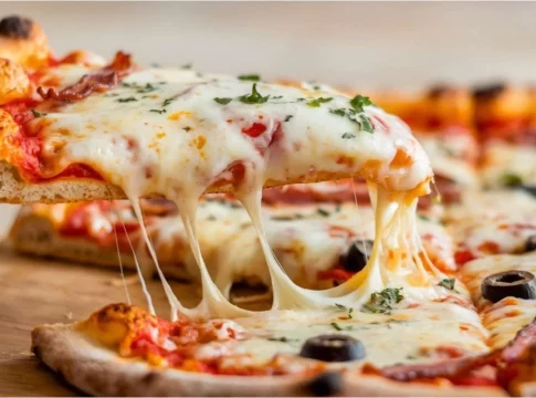 Es más rentable comprar una pizza familiar o una mediana ¿Es más rentable comprar una pizza familiar o una mediana? Un matemático da la respuesta