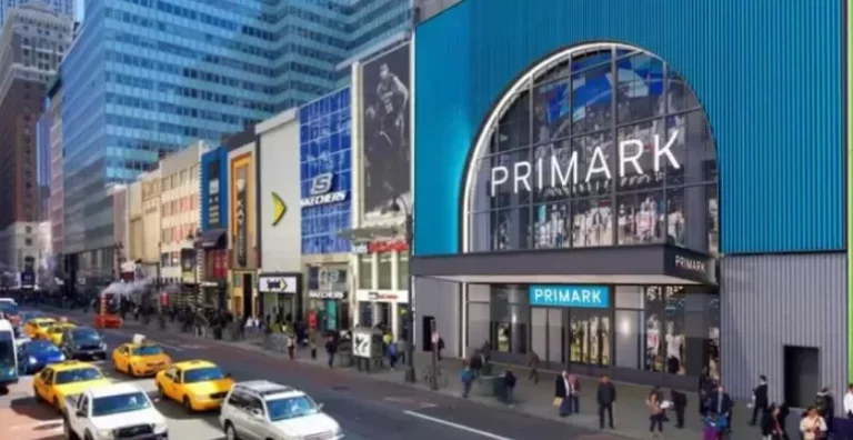 Esta chaqueta de borreguito de Primark da el pego: parece de cuero y su precio es de solo 25 euros