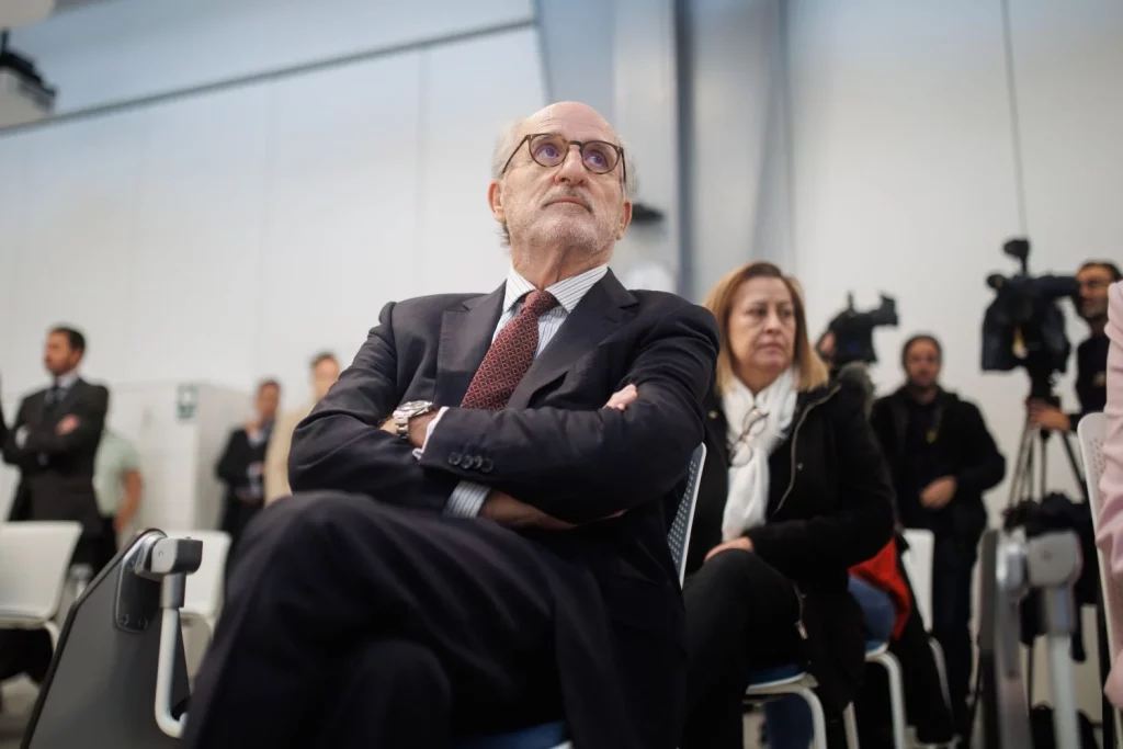 EuropaPress 4865540 presidente repsol antonio brufau niubo visita instalaciones empresa