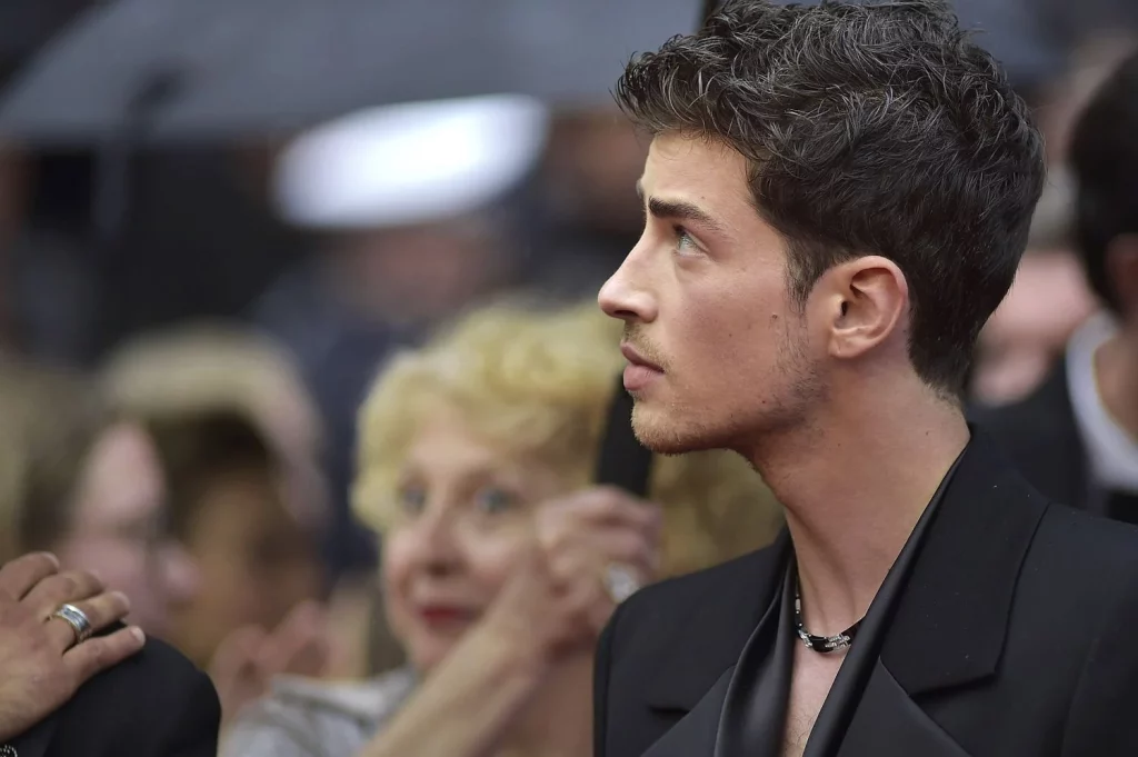 EuropaPress 5206235 actor espanol manu rios posa alfombra roja proyeccion pelicula extrana