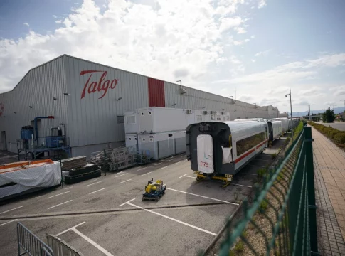 Desde que el Gobierno vetó la oferta de opa de la empresa húngara Magyar Vagon por Talgo las ofertas no cesan