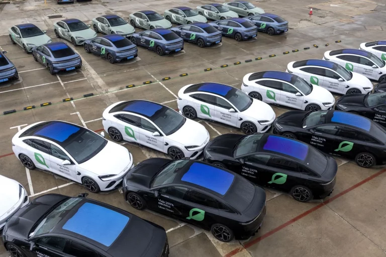 Uber abandona Tesla y coquetea con Waymo para sus coches autónomos