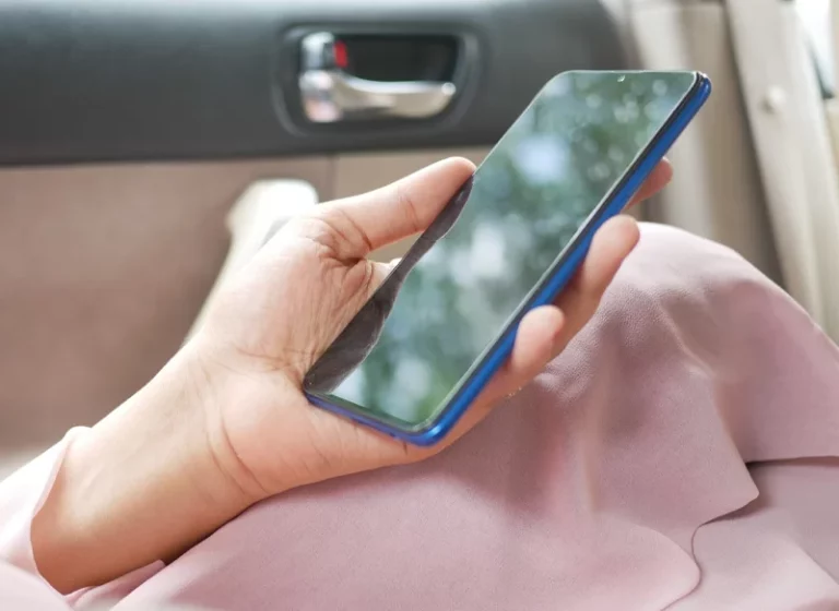 Desactiva ya esta opción de los ajustes del móvil: está fundiendo la batería de tu smartphone