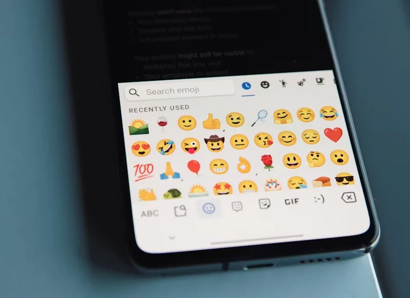 LOS EMOJIS, IMPRESCINDIBLES ENTRE LA GENTE JOVEN