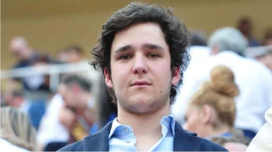 Juan Carlos I interviene en el desastre de Froilán en Abu Dabi 111 hijo de infanta Elena