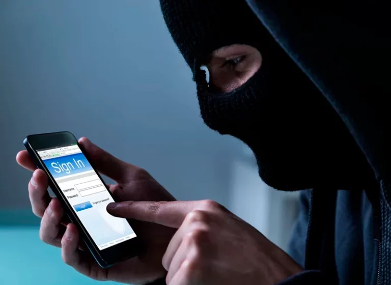 La OCU alerta: así te roban todo el dinero suplantando a Hacienda