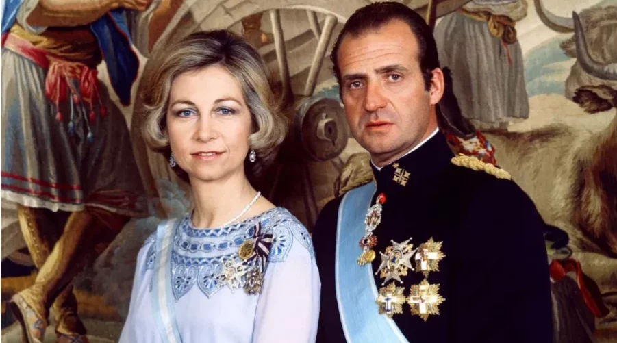 La maleta en la puerta Pilar Eyre habla de la reina Sofía y la gota que colmó el vaso con Juan Carlos I
