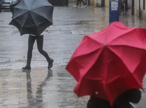 Las VTC en Madrid suben hasta un 616% con la lluvia. 30 km pueden costar 115 € Las VTC en Madrid suben hasta un 616% con la lluvia: 30 km pueden costar 115 €