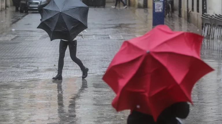 La AEMET activa la alerta roja por una DANA: lluvias torrenciales